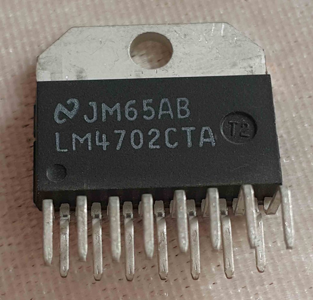 آی سی LM4702C