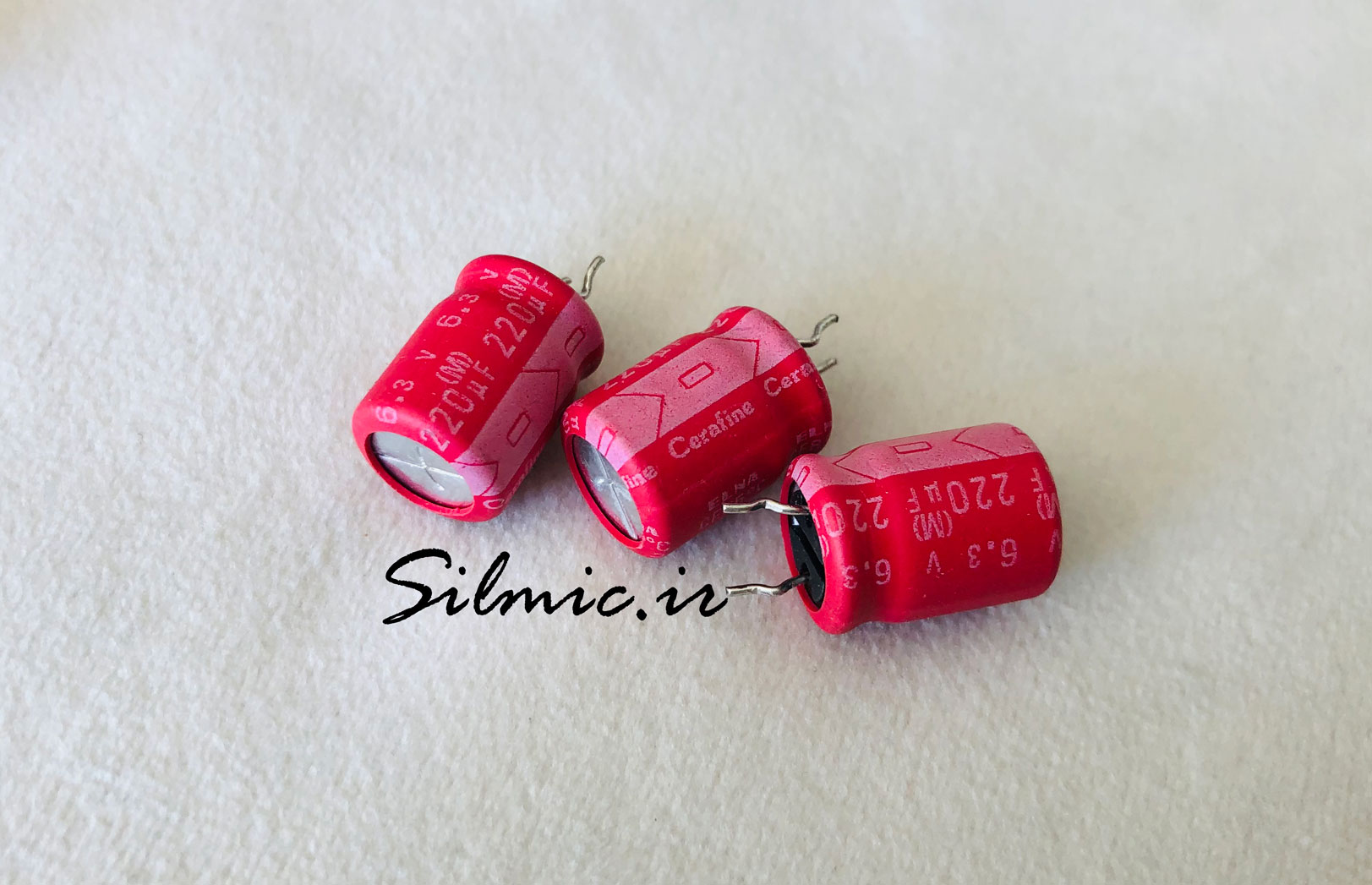 خازن های گرید 220 میکرو فاراد 6.3 ولت صوتی ELNA ژاپن سری ROA cerafine