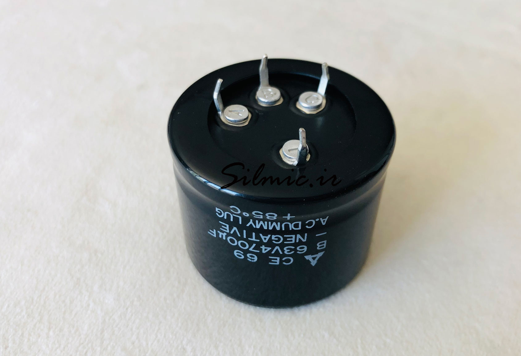 خازن 4700 میکرو فاراد 63 ولت Panasonic ژاپن 4 پین از نوع DUMMY LUG