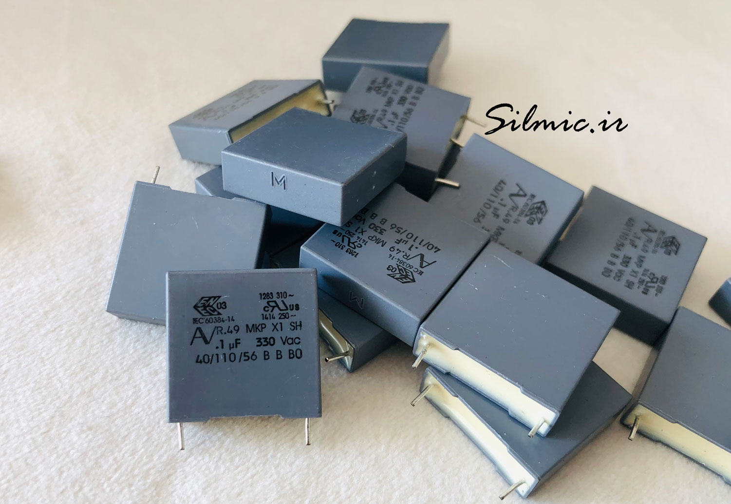 خازن 100 نانو فاراد 330 ولت ac ساخت Arcotronics ایتالیا کلاس x1 دمای کار 110 درجه